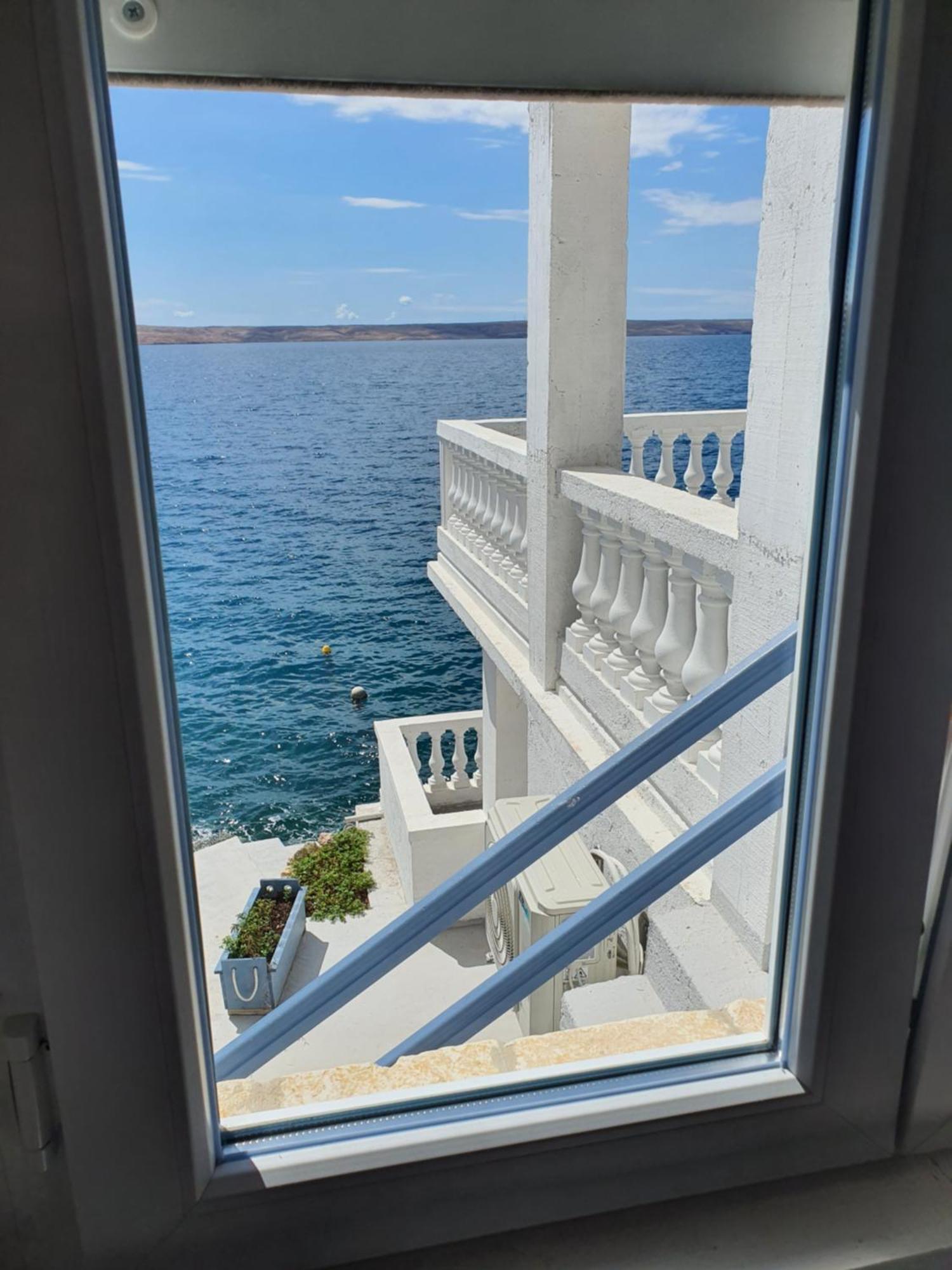 Apartamento Kuca Za Odmor Seahouse Karlobag Exterior foto