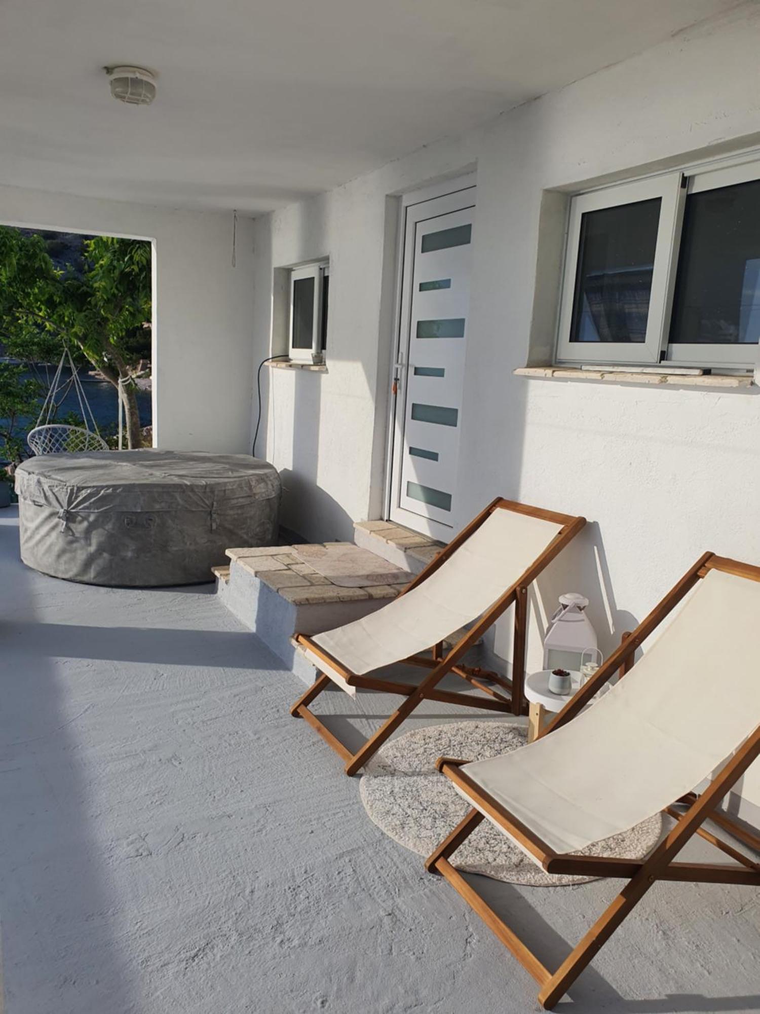 Apartamento Kuca Za Odmor Seahouse Karlobag Exterior foto