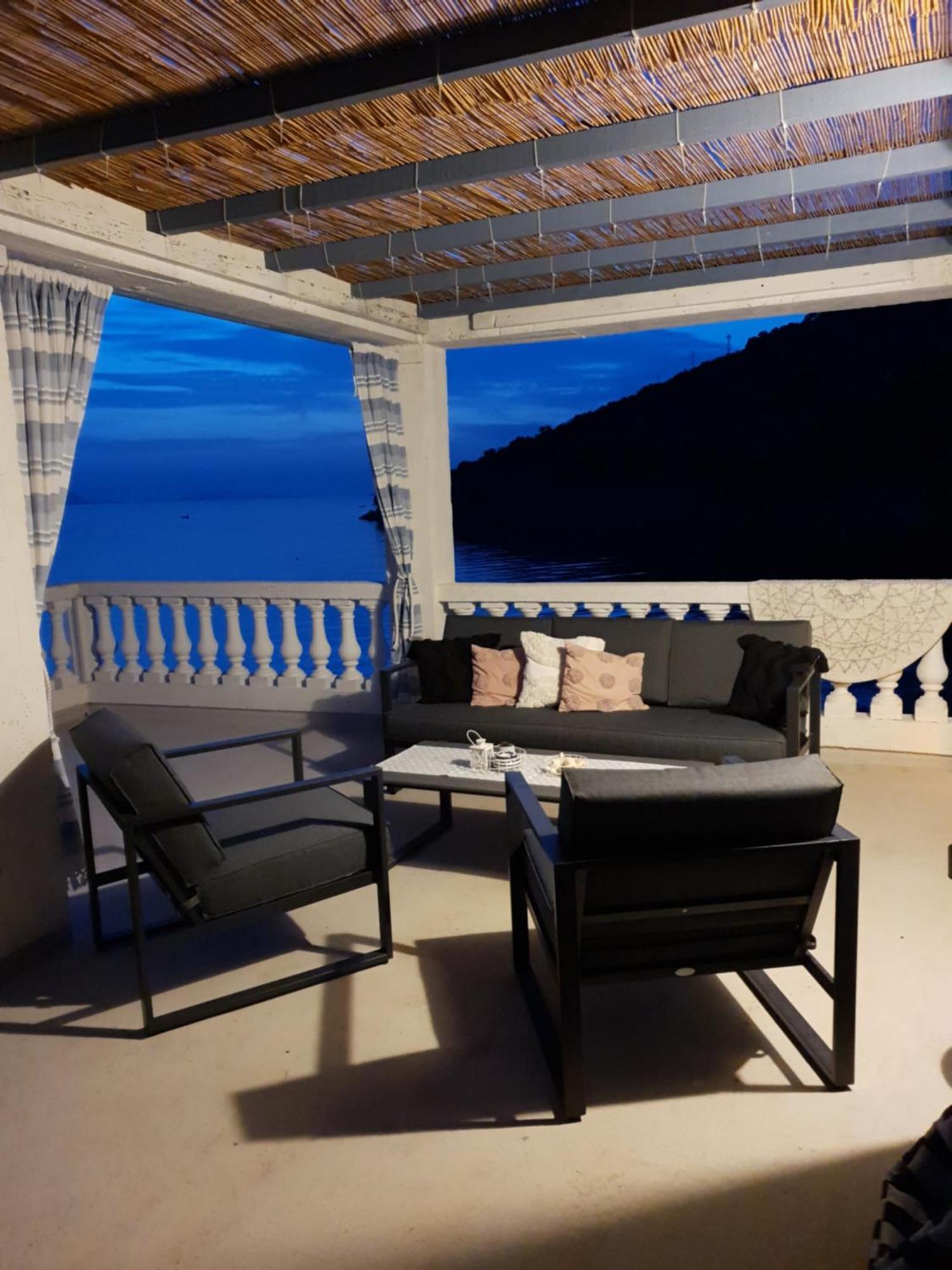 Apartamento Kuca Za Odmor Seahouse Karlobag Exterior foto