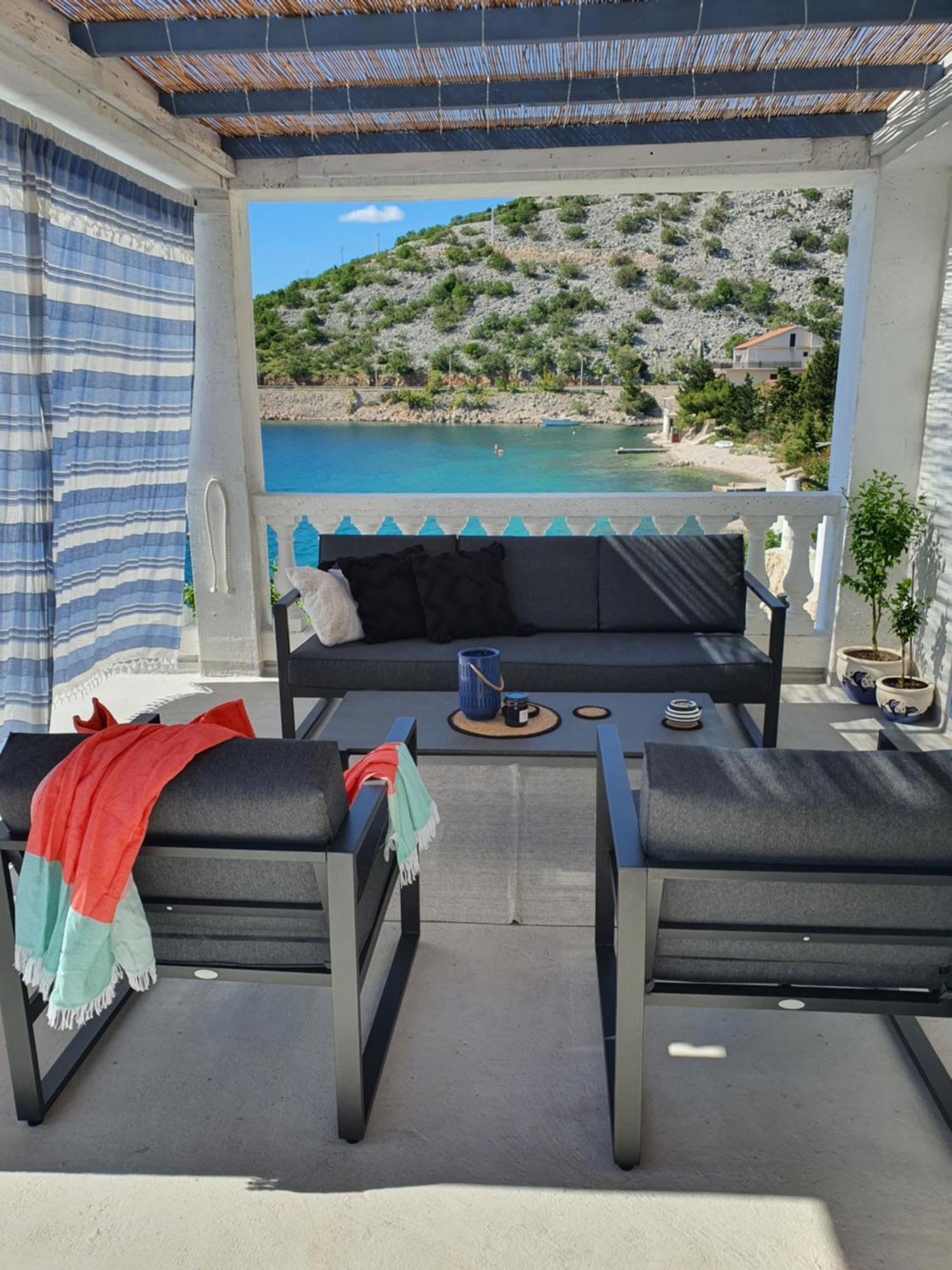 Apartamento Kuca Za Odmor Seahouse Karlobag Exterior foto
