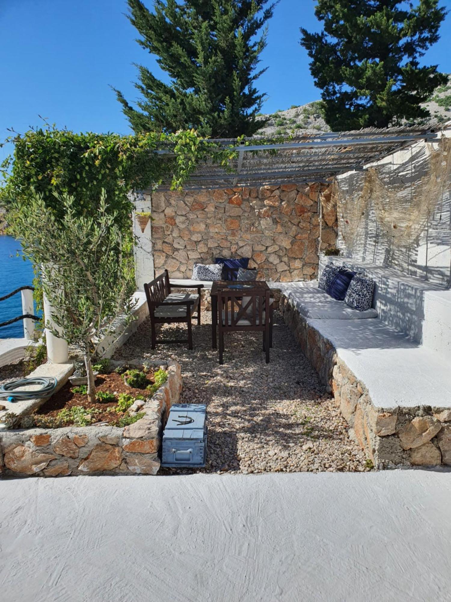 Apartamento Kuca Za Odmor Seahouse Karlobag Exterior foto