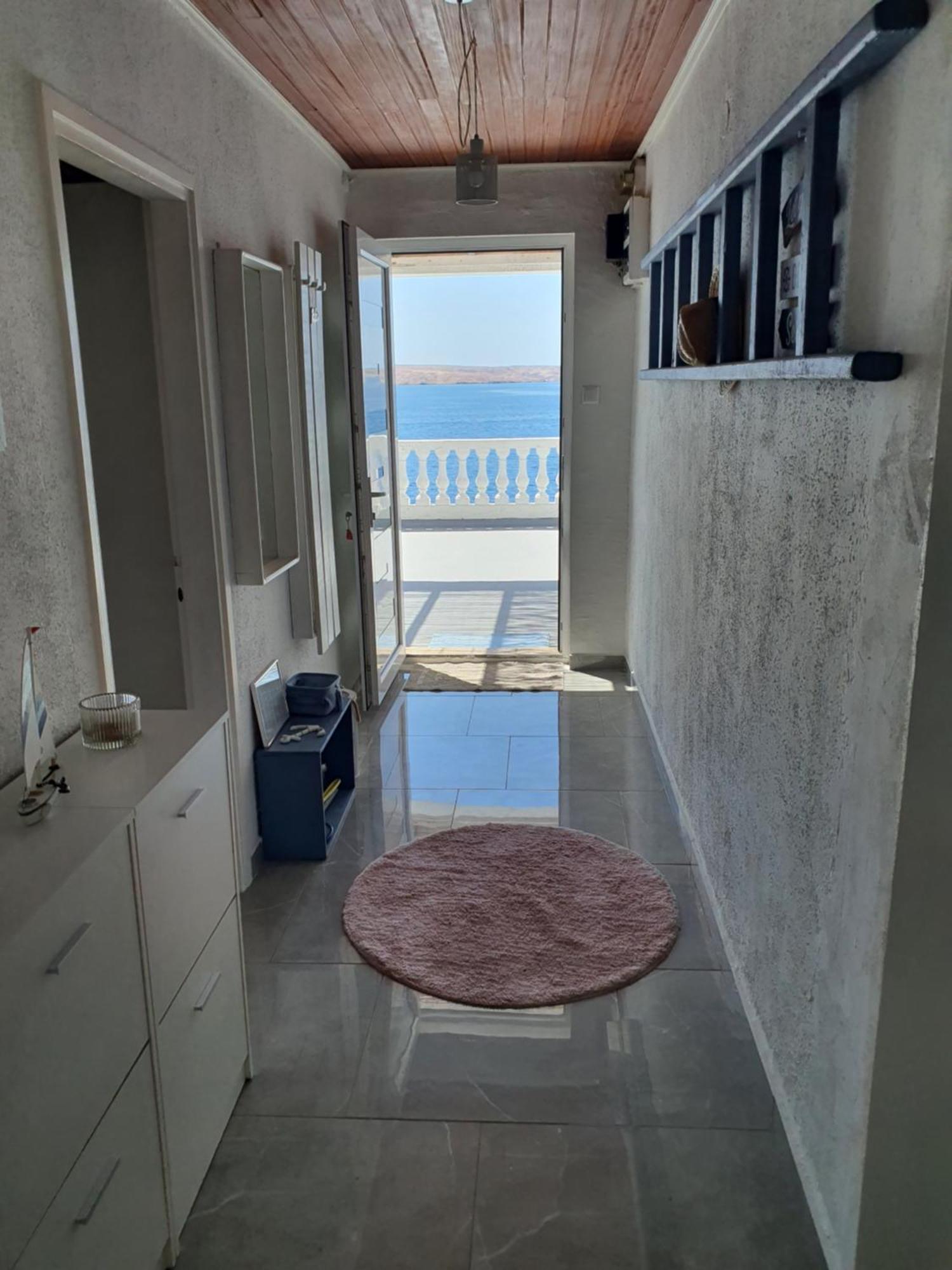 Apartamento Kuca Za Odmor Seahouse Karlobag Exterior foto